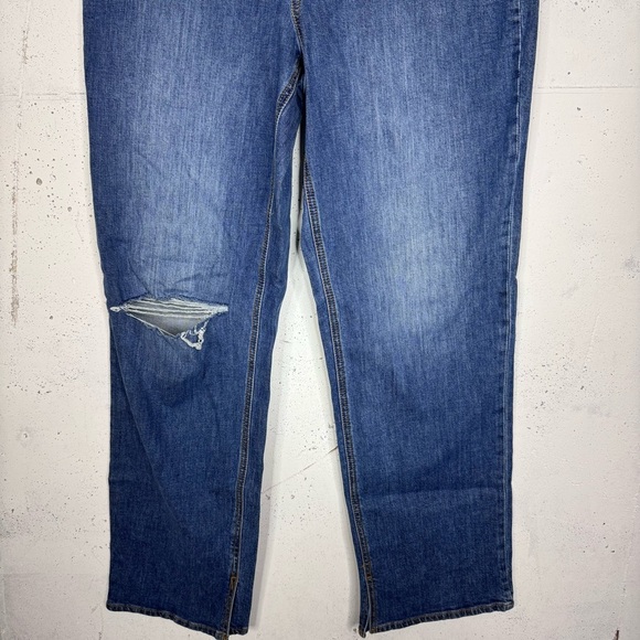 Universals Threads Vintage Straight Distressed Mom Jeans Size 10 - Picture 3 of 9